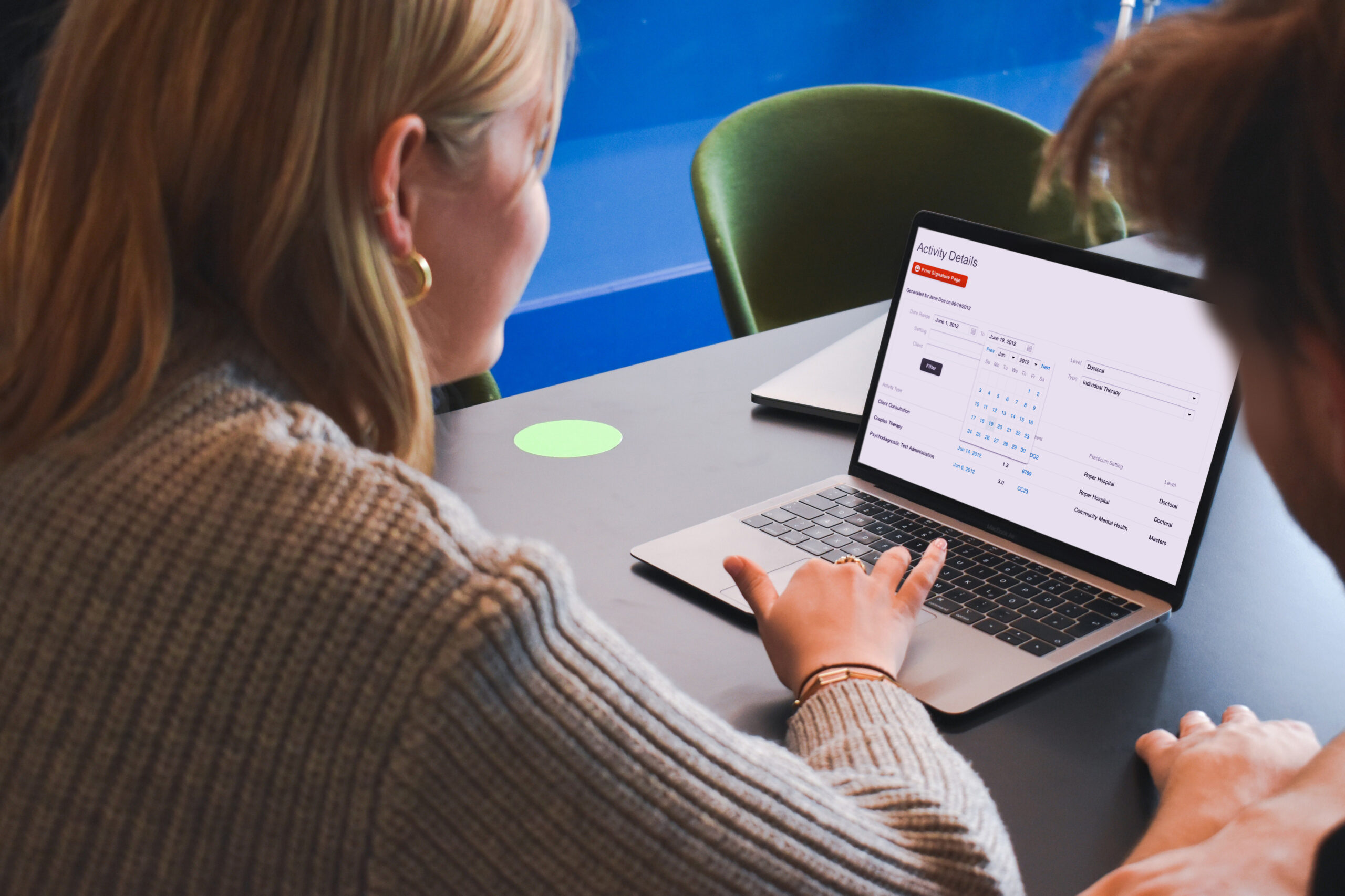 Laptop Mockup_reports